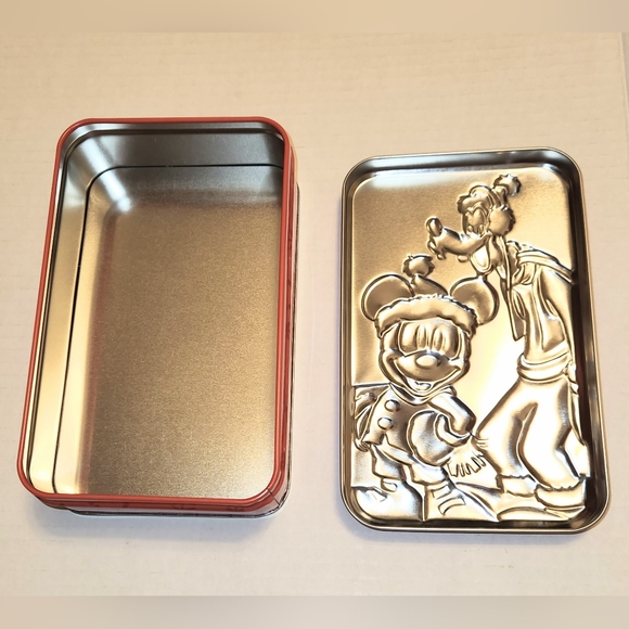 VTG Disney Tin Box Mickey Mouse & Goofy in Relief Winter Holiday Christmas Theme - Picture 4 of 4